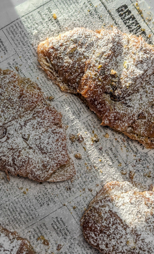 Easy & Budget-Friendly: Pistachio Croissants in 30 Minutes!